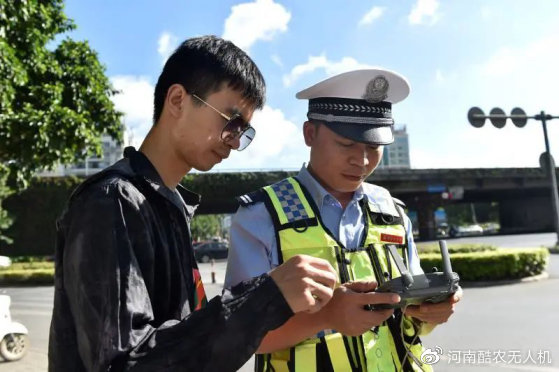 無人機(jī)抓拍斑馬線不禮讓行為