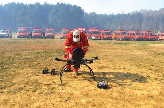  小型無人機(jī)