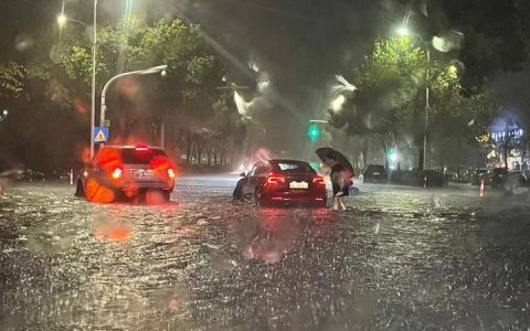 杭州暴雨:有車庫(kù)被淹